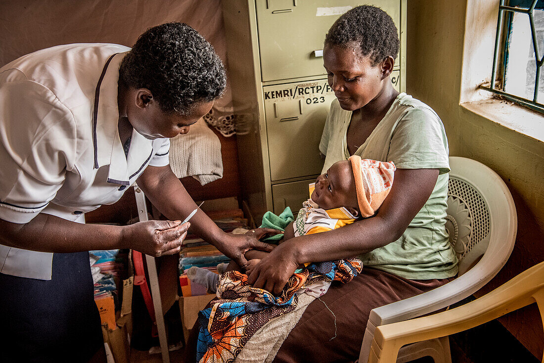 Infant vaccination, Kenya