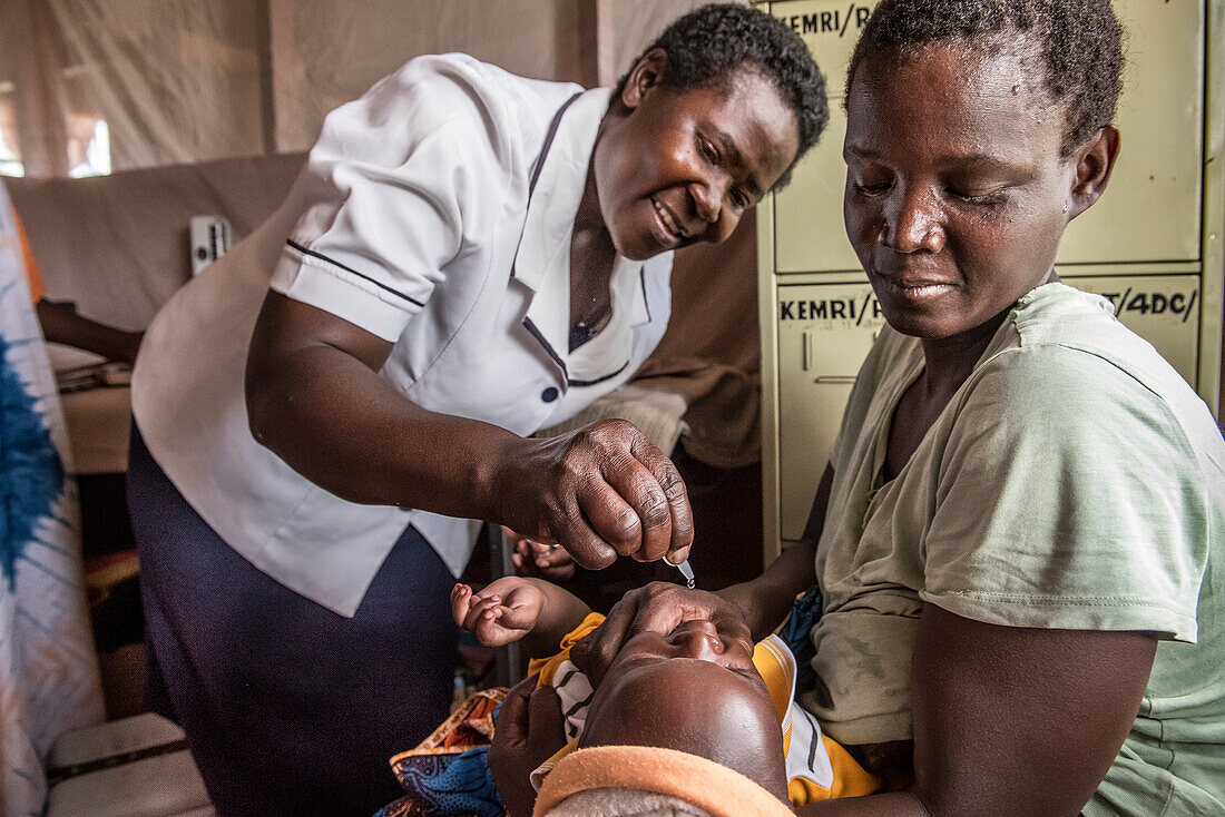 Infant vaccination, Kenya