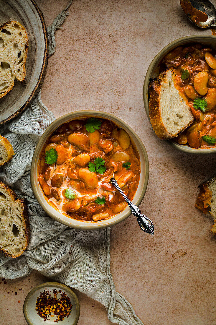 Bean stew with white beans and chilli flakes