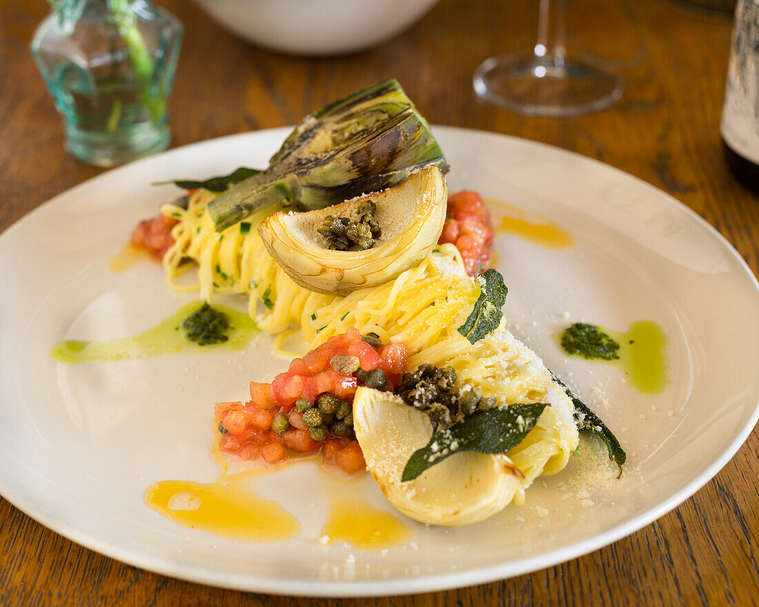 Taglierini mit Artischocke, Kapern und Pesto