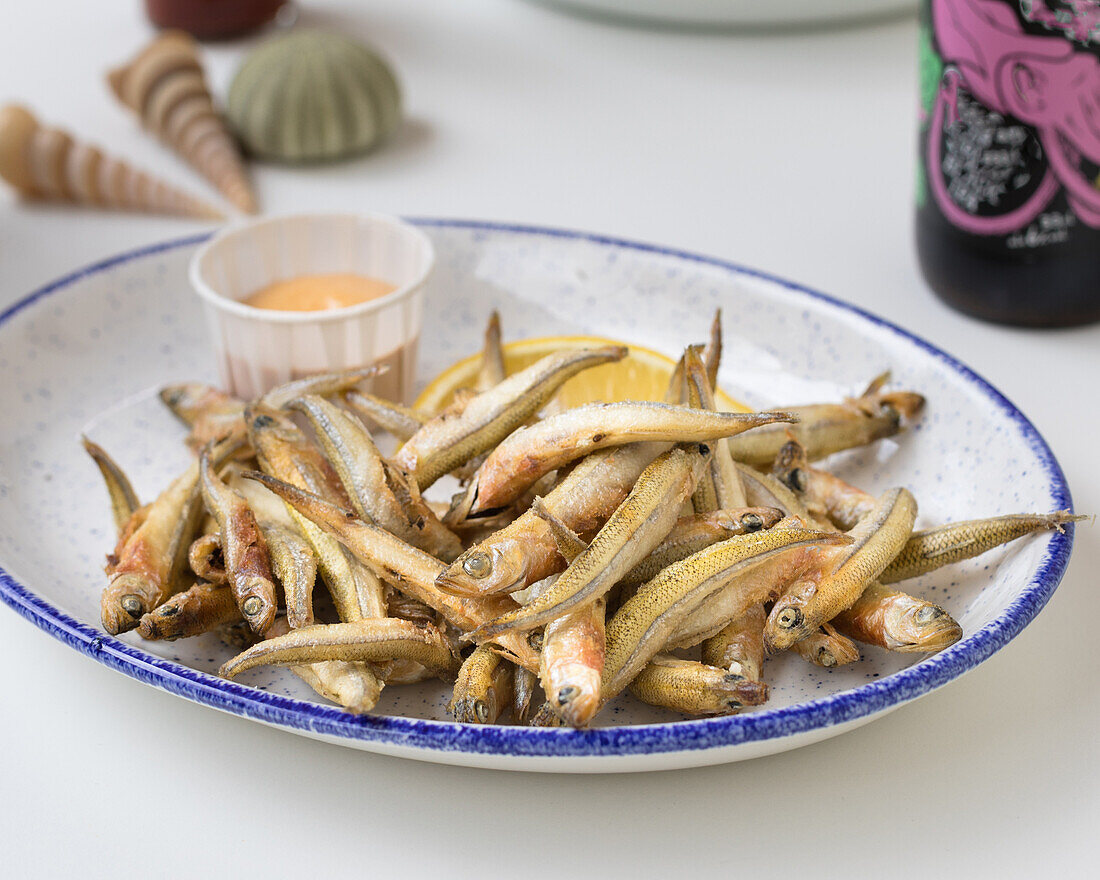 Fried smelt with dipping sauce