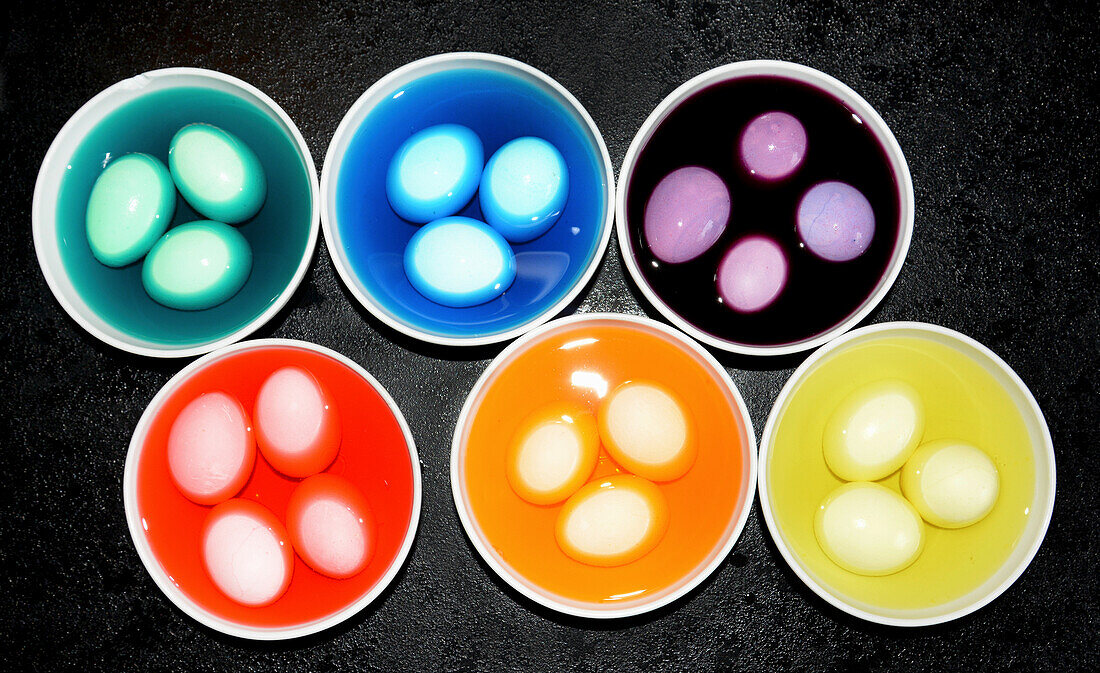 Dyeing different coloured Easter eggs