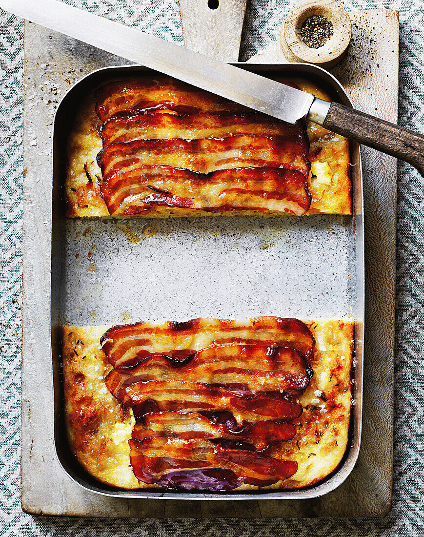 Zwiebel-Speck-Focaccia mit Kümmel