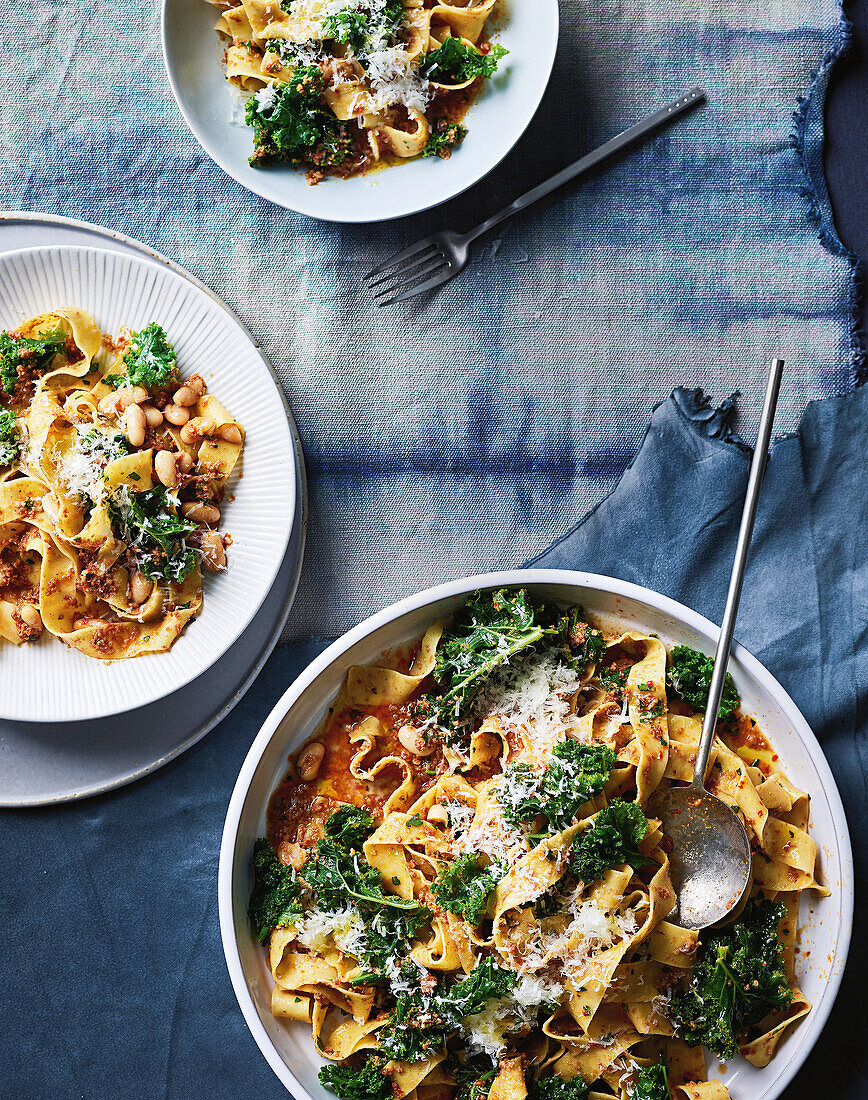 Pappardelle mit Nduja, Bohnen und Grünkohl