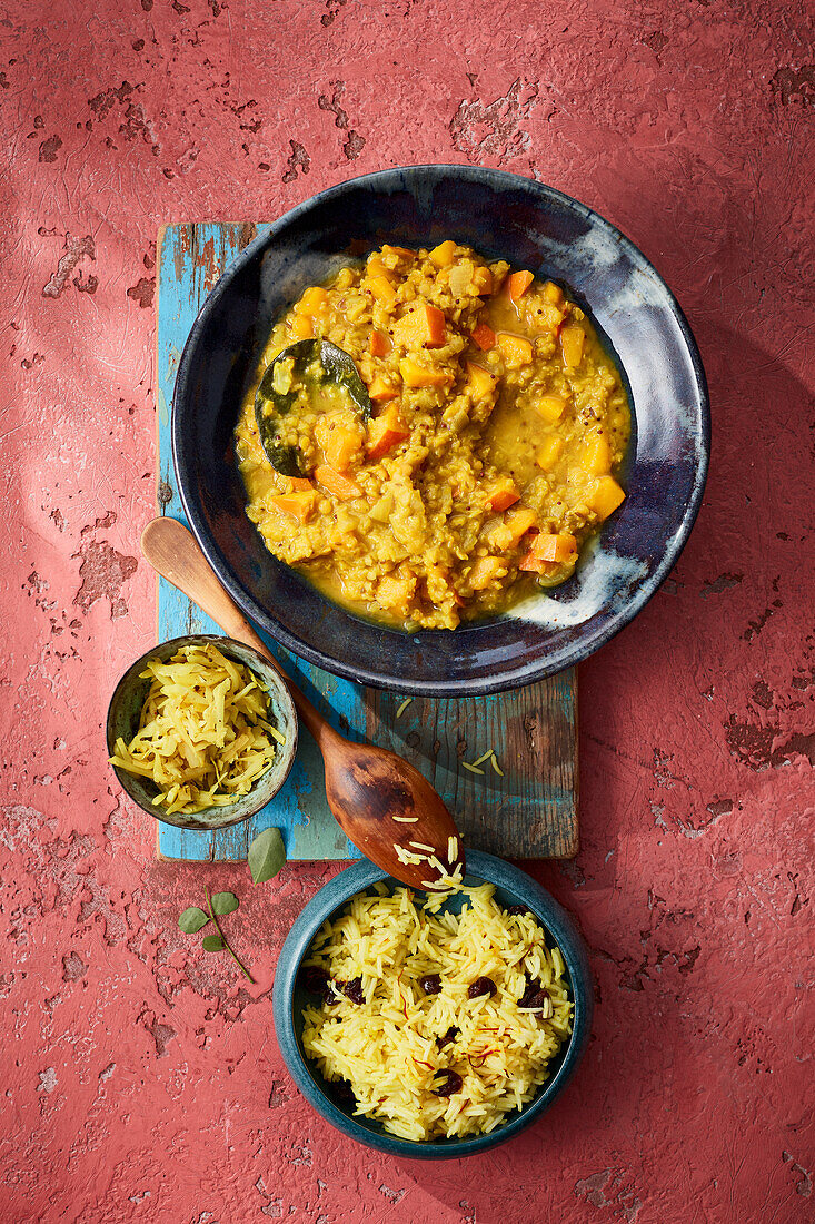 Kürbis-Linsen-Dhal mit Safranreis, Curryblättern und Mallum