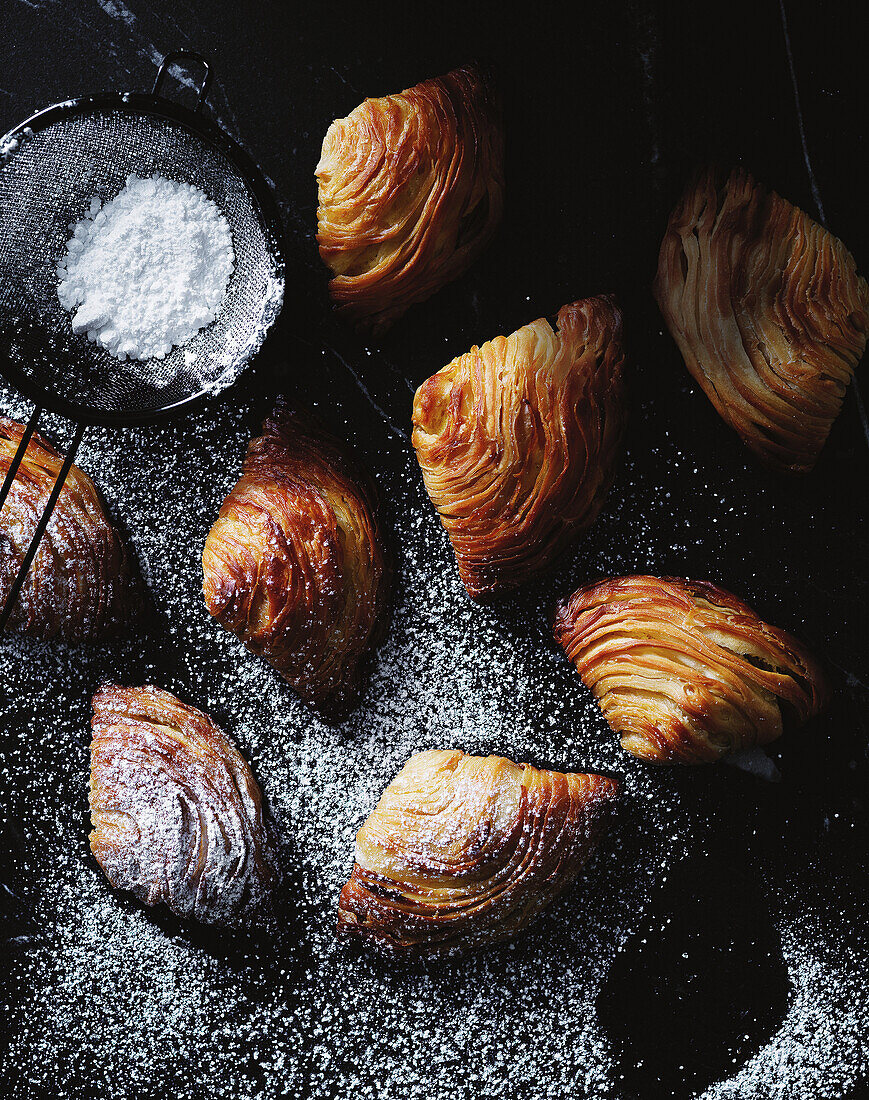 Sfogliatelle with orange ricotta filling and icing sugar