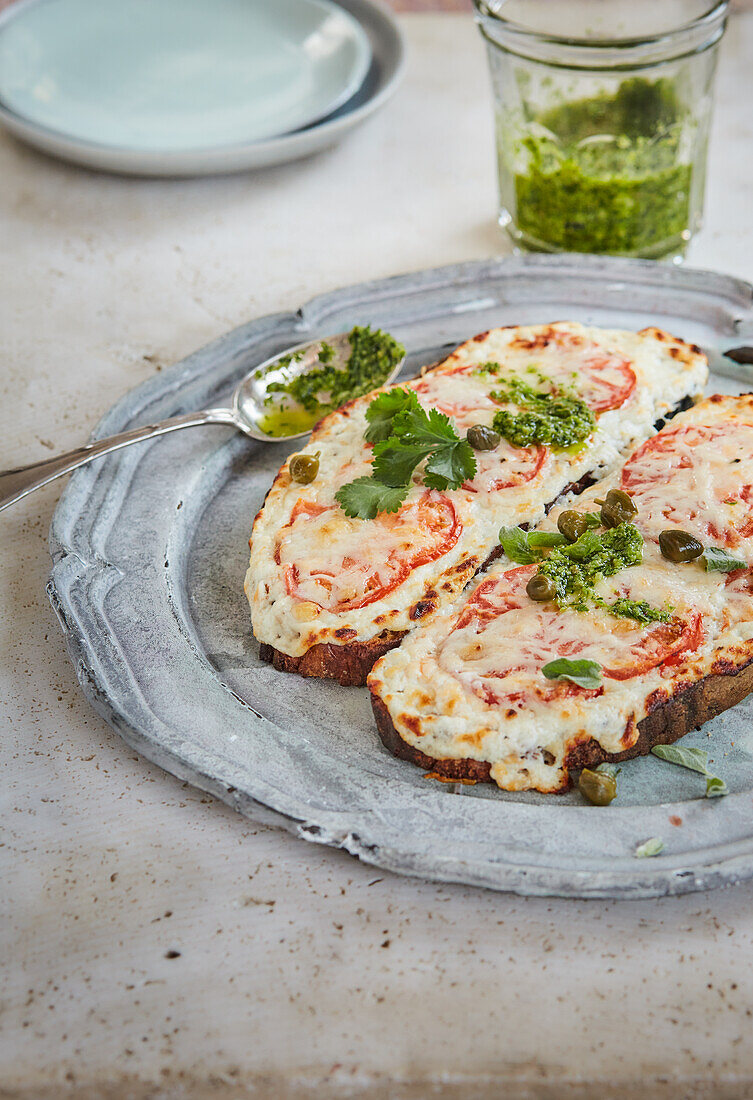 Quick sourdough bread 'pizza'