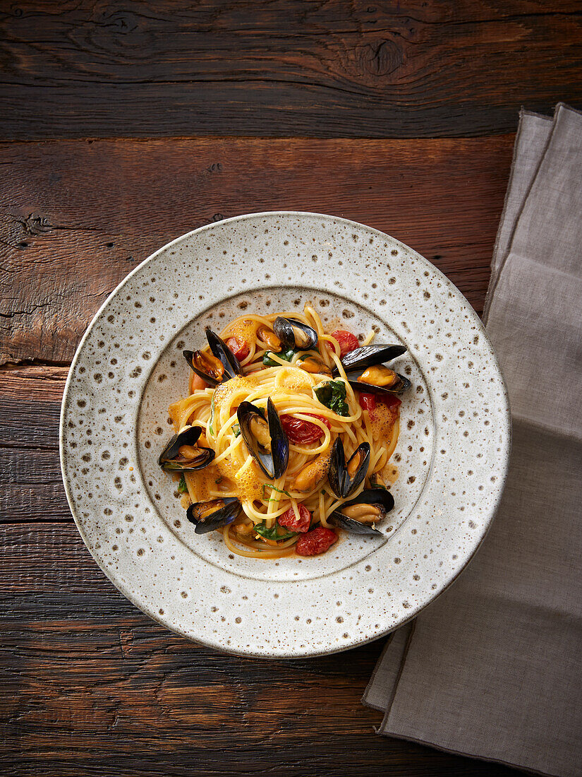 Venetian spaghetti with Sylt mussels and curry