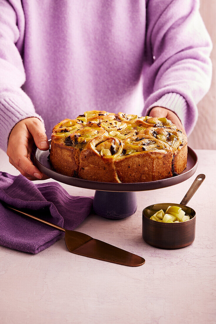 Apple and rose cake with chocolate