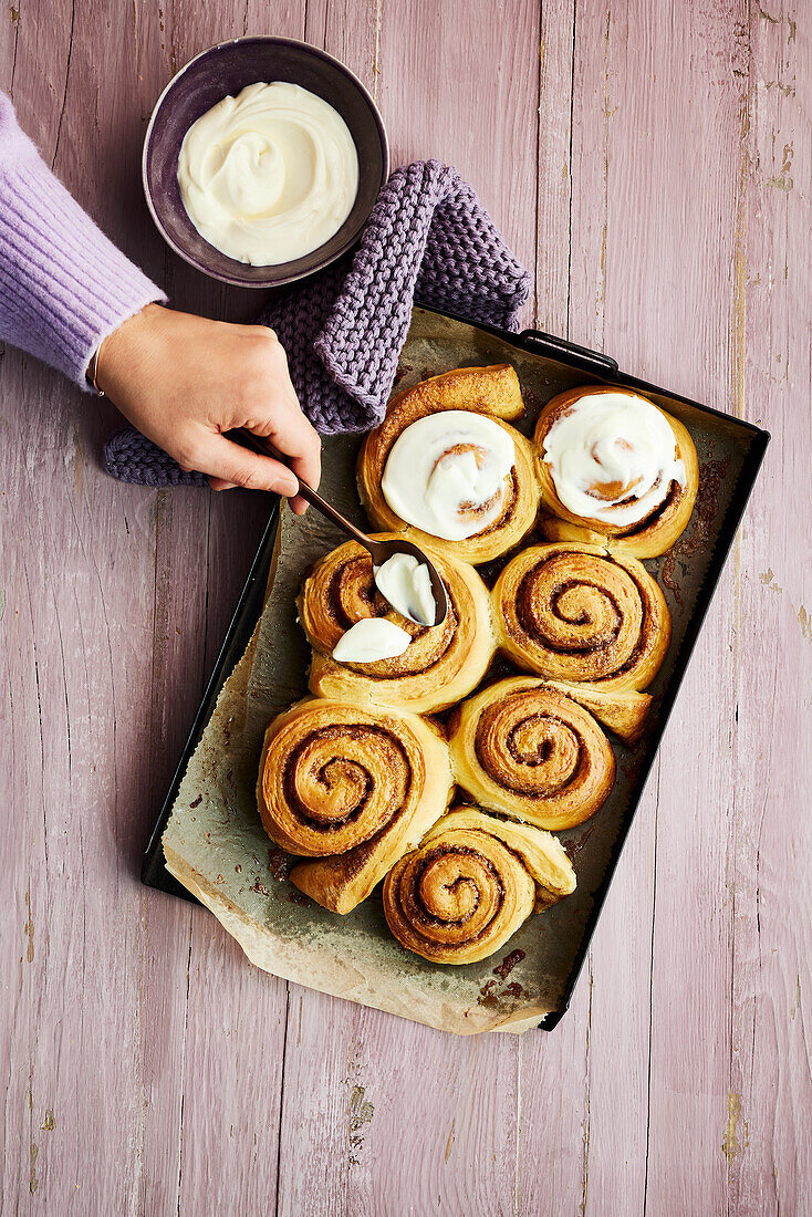 Cinnamon Rolls mit Frischkäse-Topping