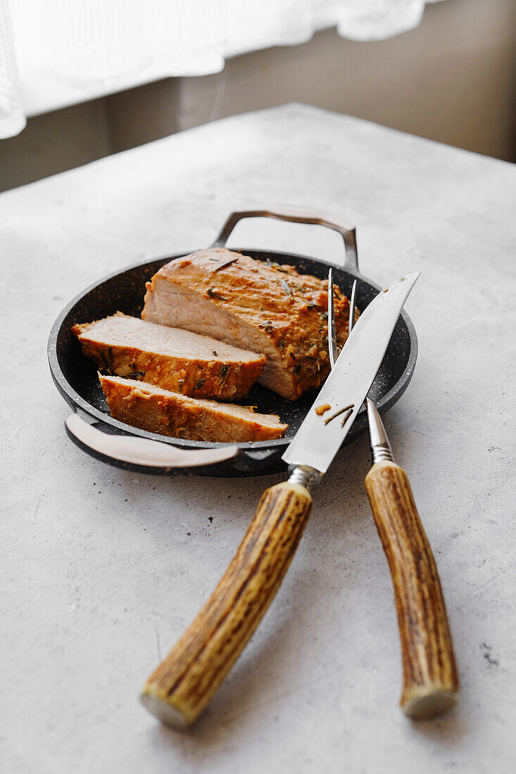 Schweinelendenbraten mit Kräutern