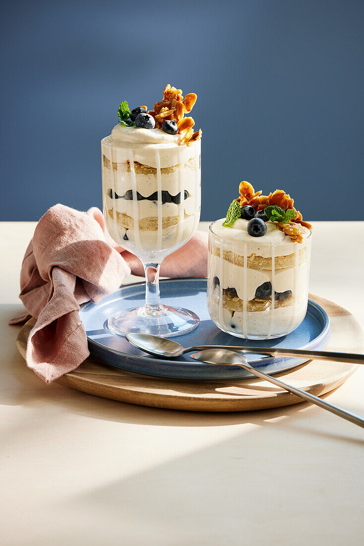 Bee sting with yoghurt cream and blueberries in a jar