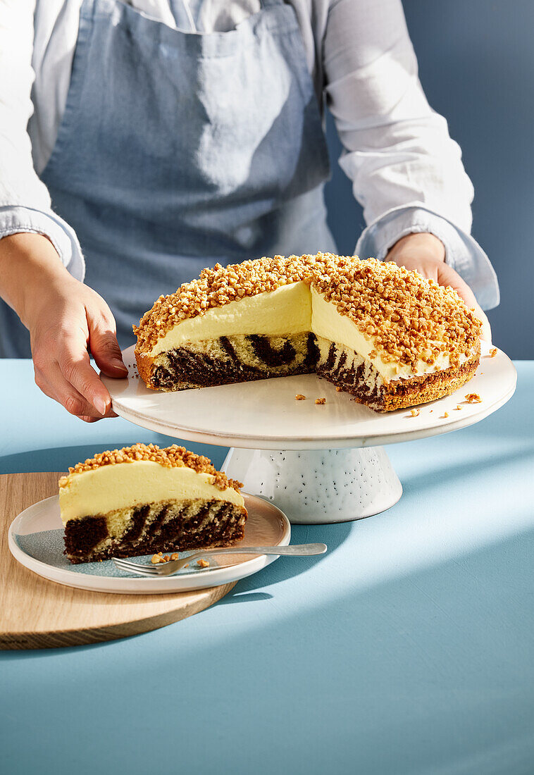 Bienenstich-Maulwurftorte mit Zebraboden