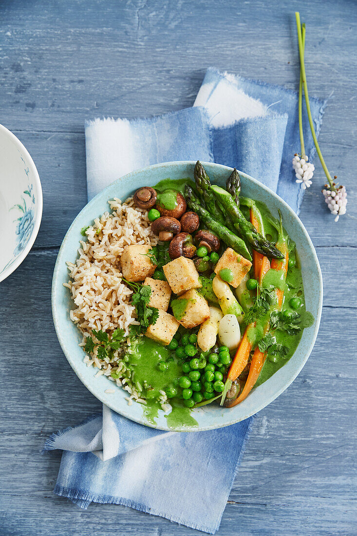 Green tofu bowl with asparagus