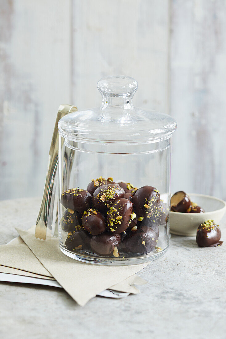 Chocolate eggs with marzipan and cream liqueur