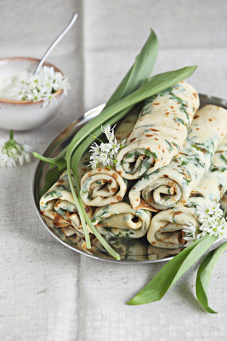 Wild garlic pancakes with dip