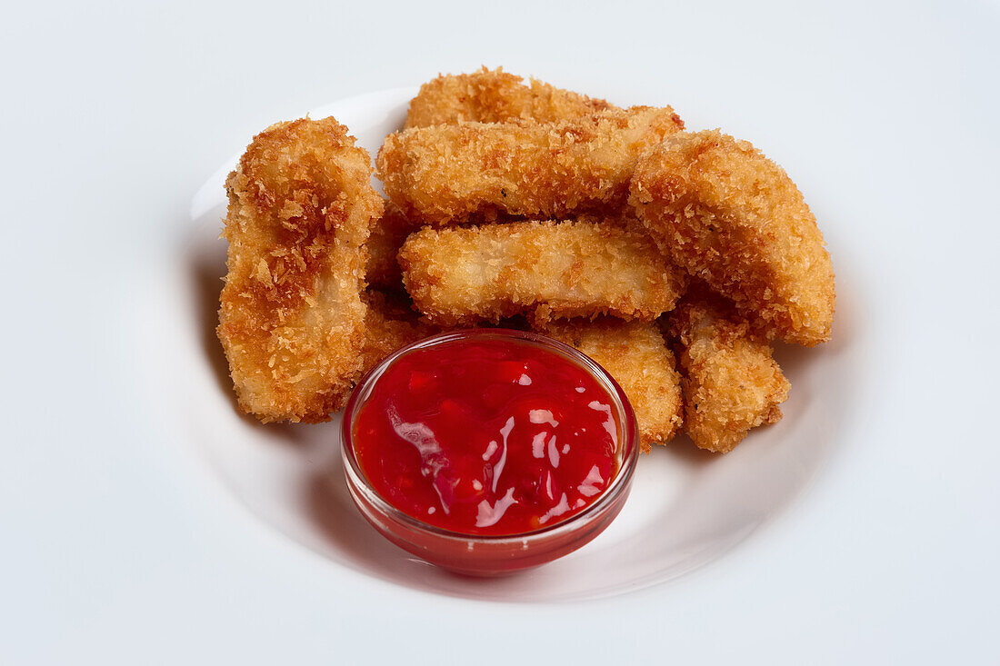 Frittierte Hähnchennuggets mit Tomatenketchup