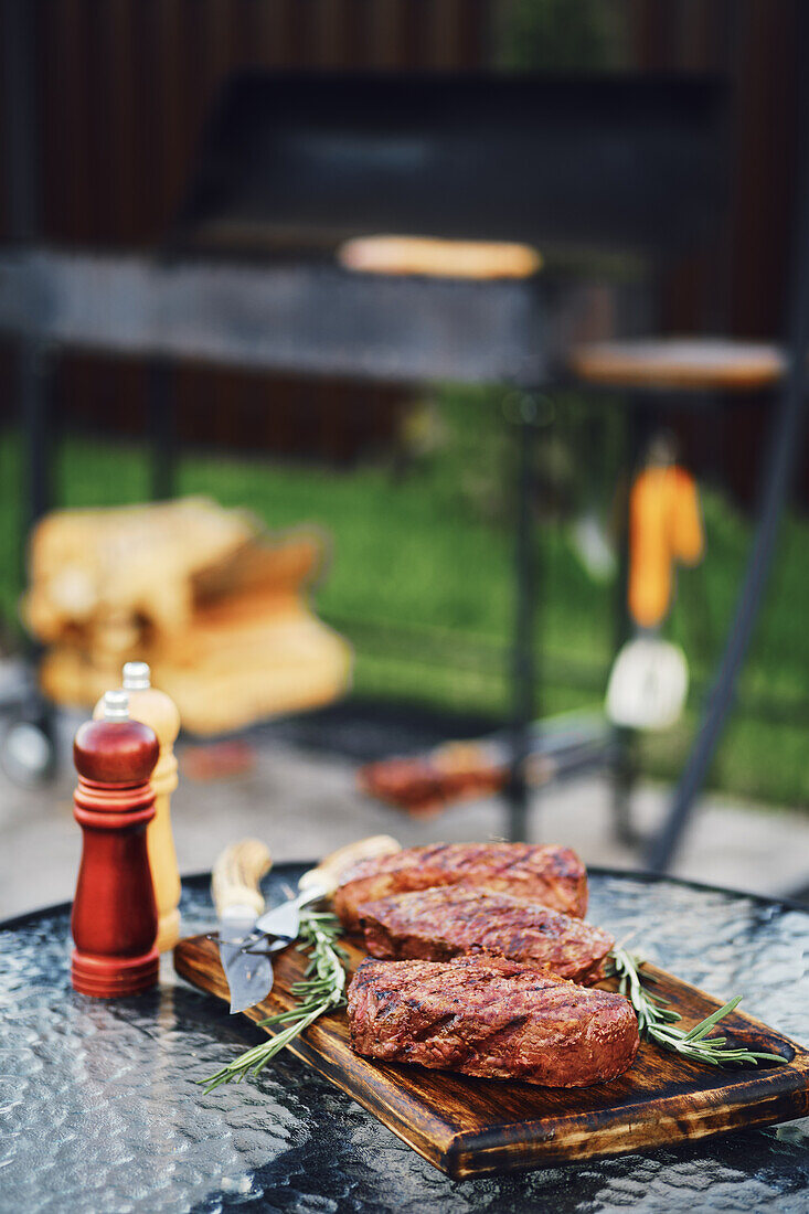 Gegrilltes Rindersteak mit Rosmarin