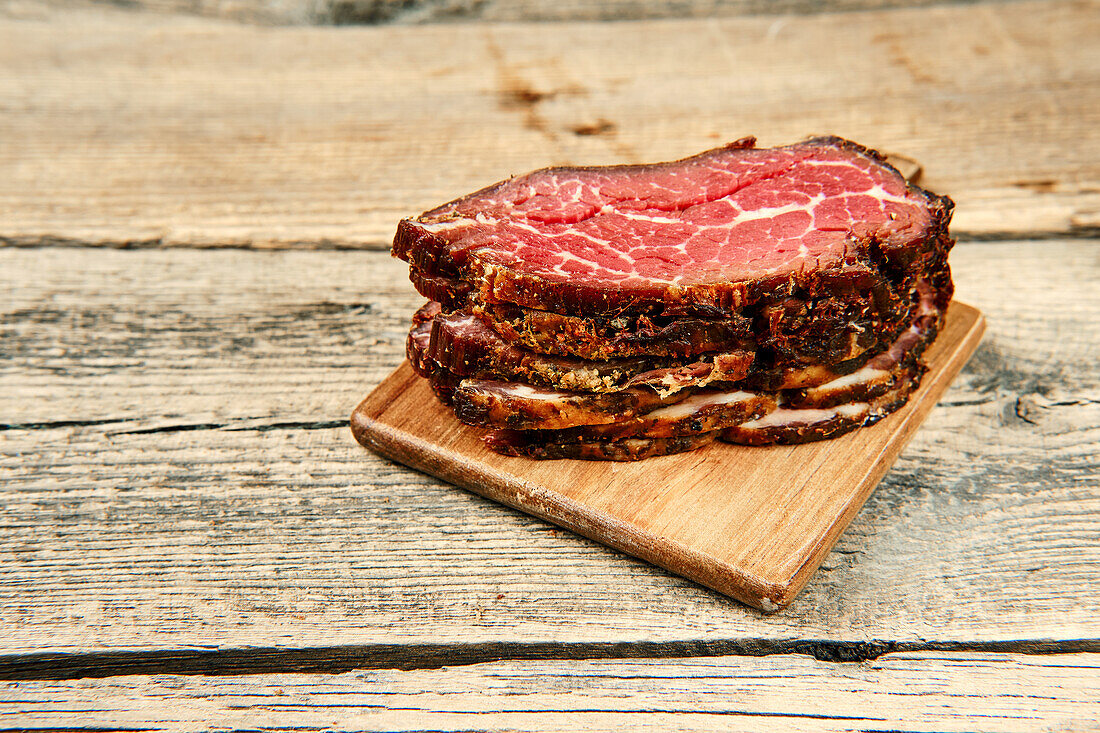 Smoked, air-dried beef in slices