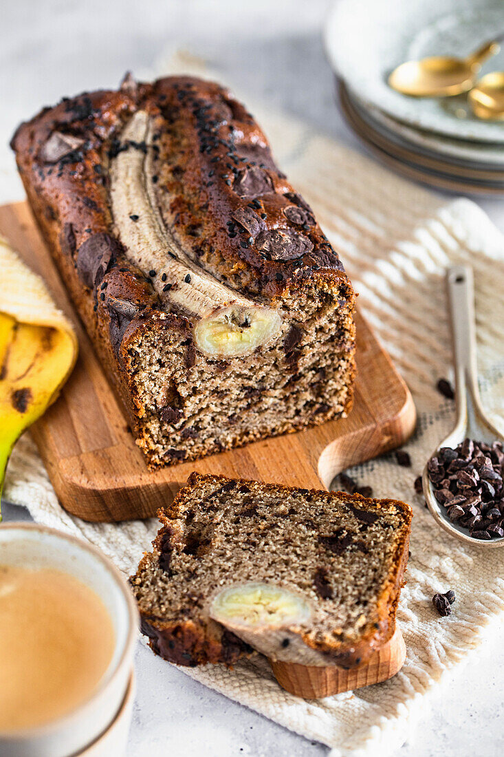 Bananenbrot mit Kakaonibs und Zimt