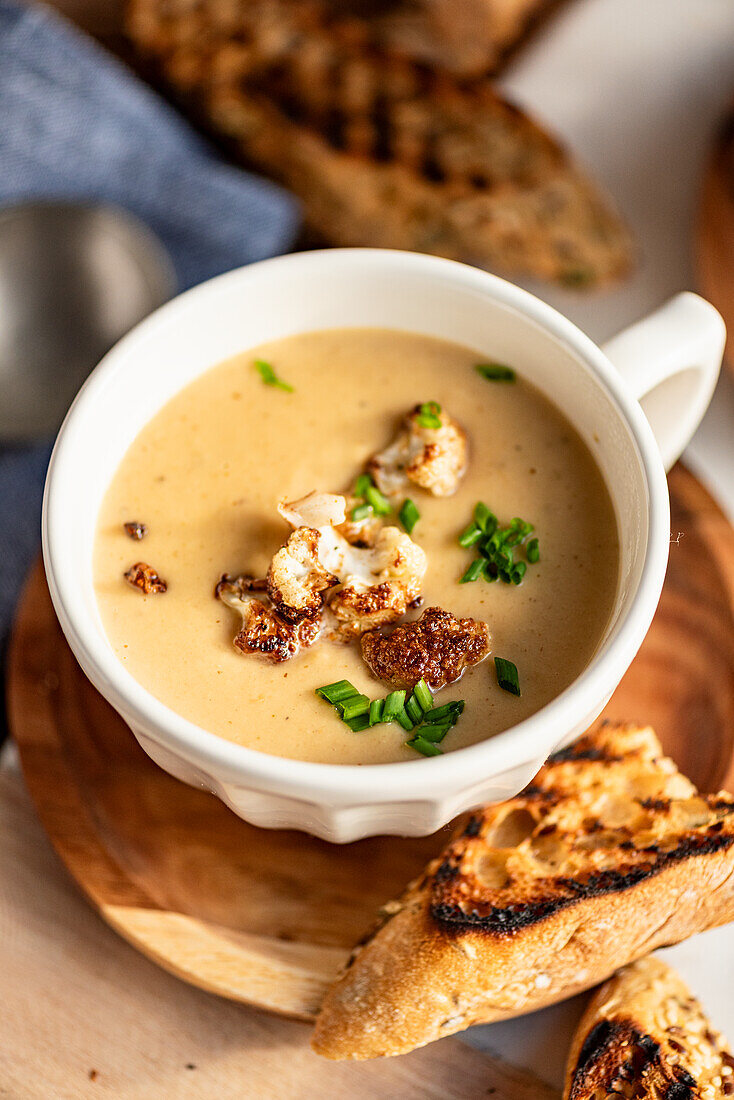 Roasted cauliflower cream soup