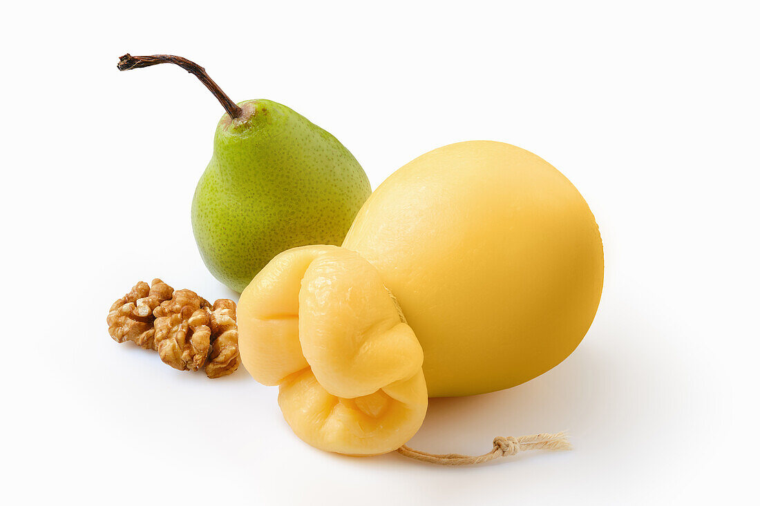 Caciocavallo with pear and walnut
