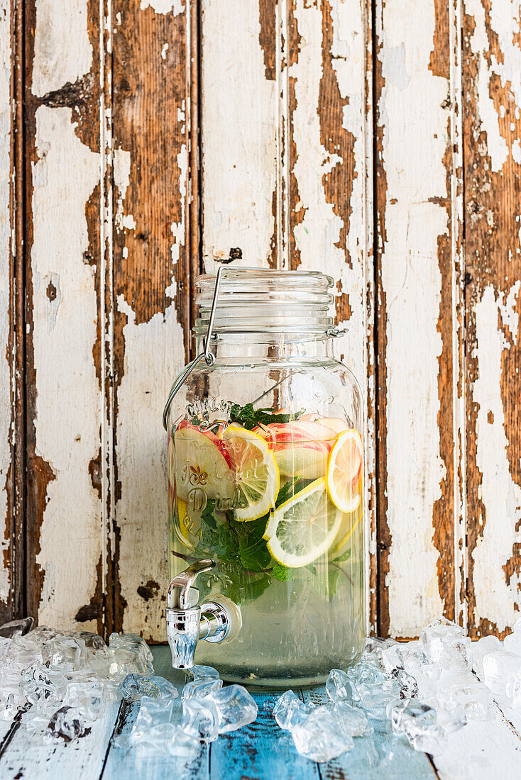 Apple, lemon and mint cooler