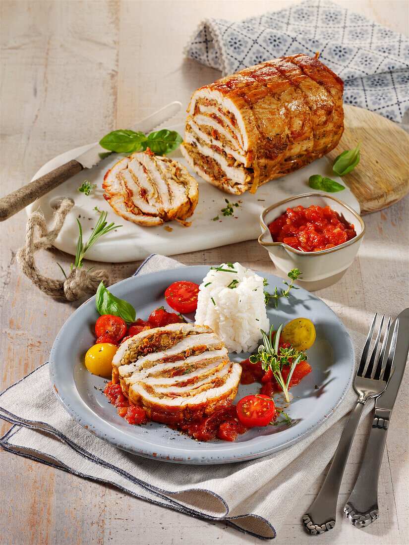 Puten-Schichtbraten mit Tomatensoße