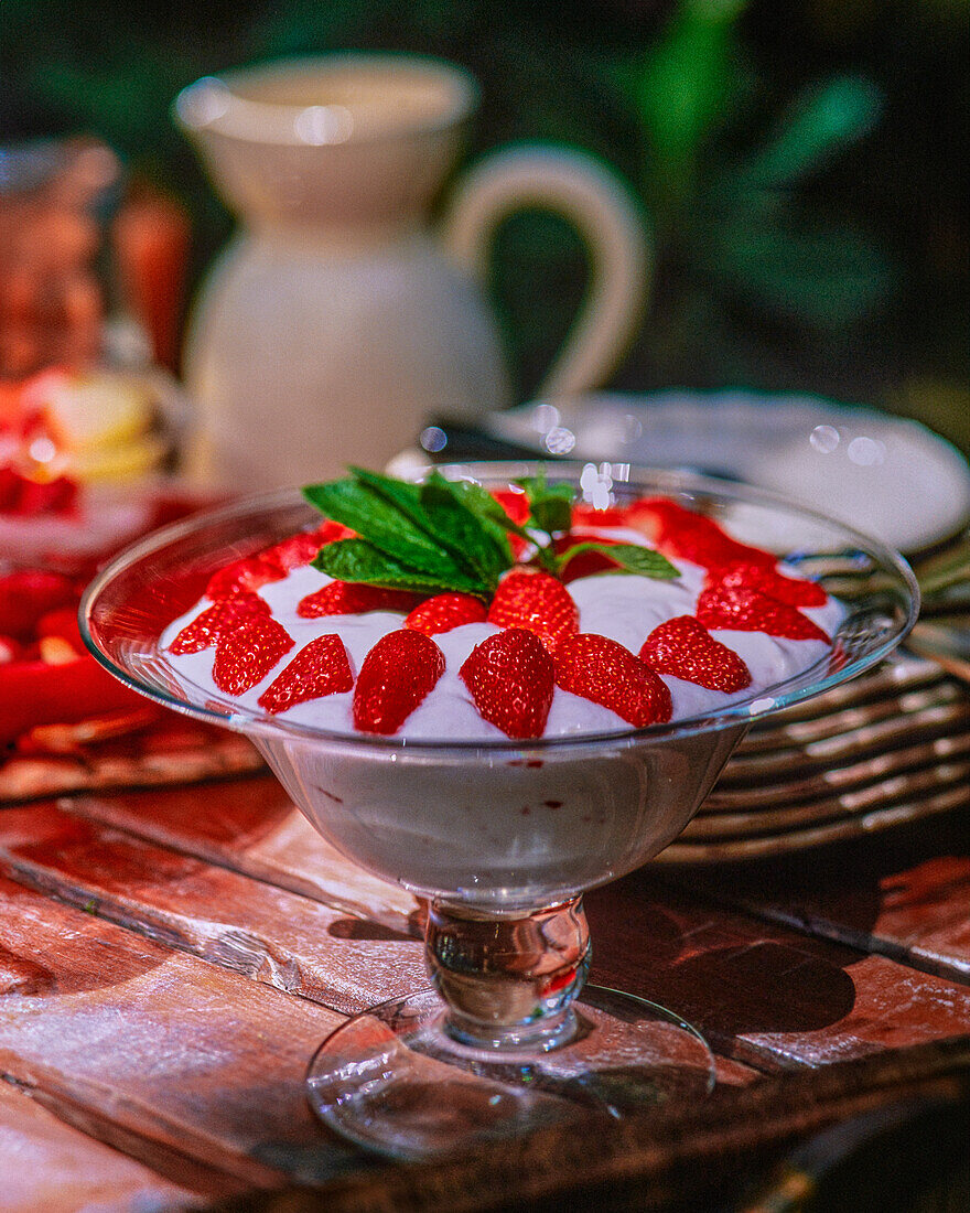 Strawberry and yoghurt cream