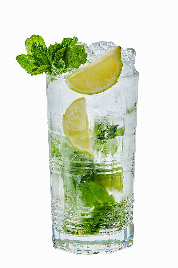 Non-alcoholic mojito with lime and mint