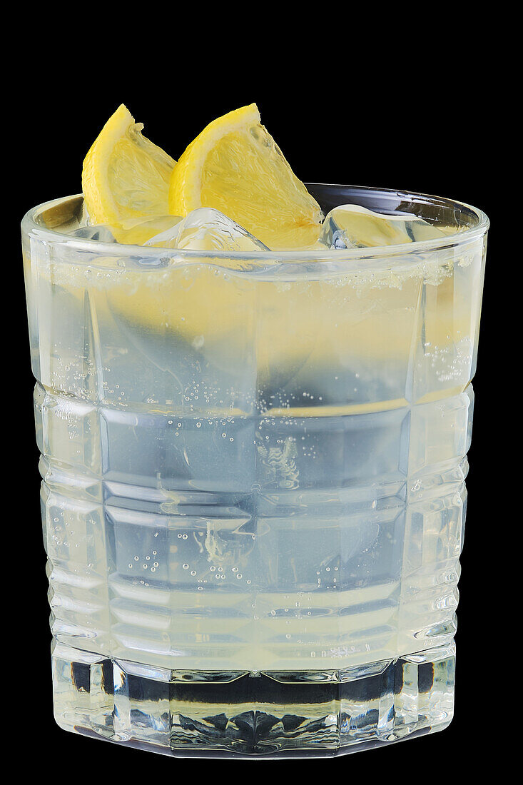 Lemon spritz with ice cubes