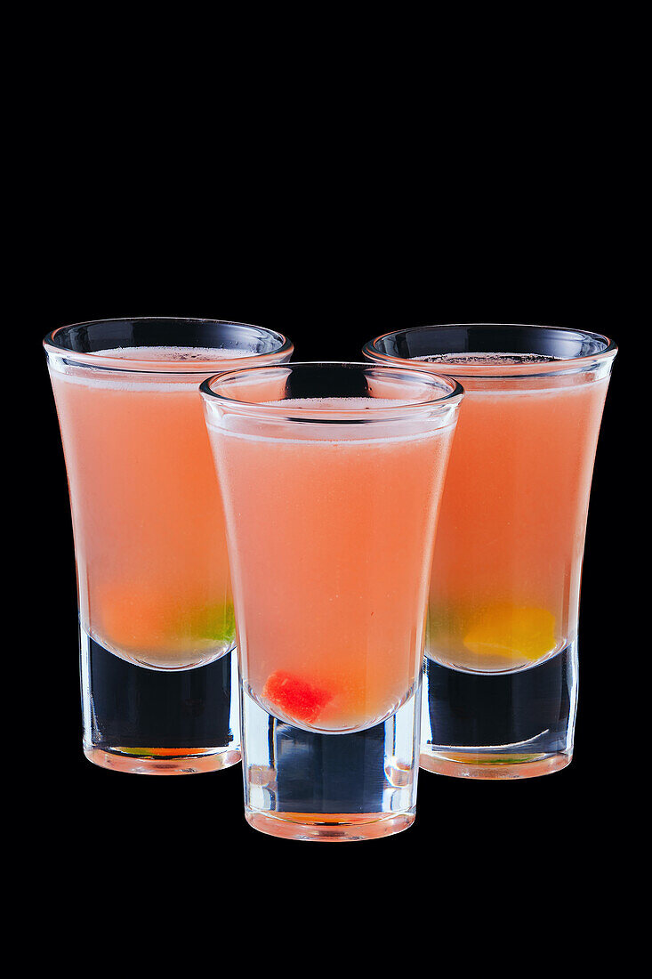 Wodka-Shots mit Fruchtgelee