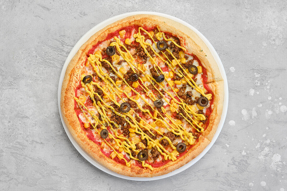 Pizza with minced beef, sweetcorn and mustard sauce