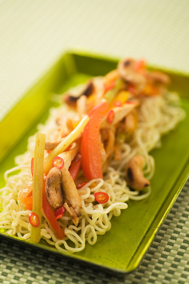 Pasta with chicken, vegetables and cashew nuts