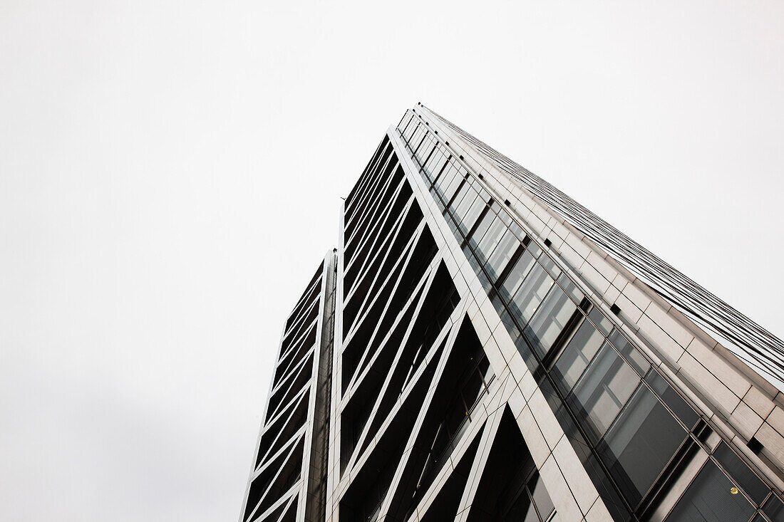 Blick von unten auf den Salesforce Tower, 110 Bishopsgate, auch bekannt als Heron Tower, London, England, UK