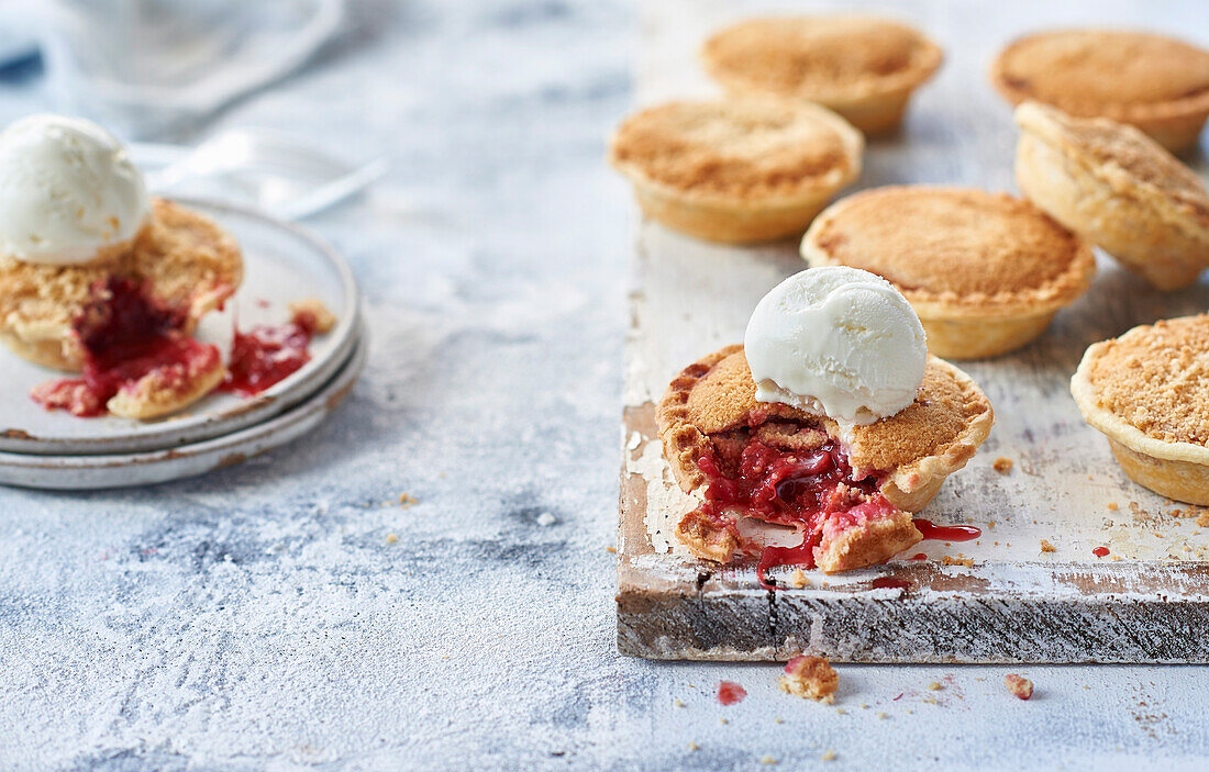 Strawberry Rhubarb Crumble Pies