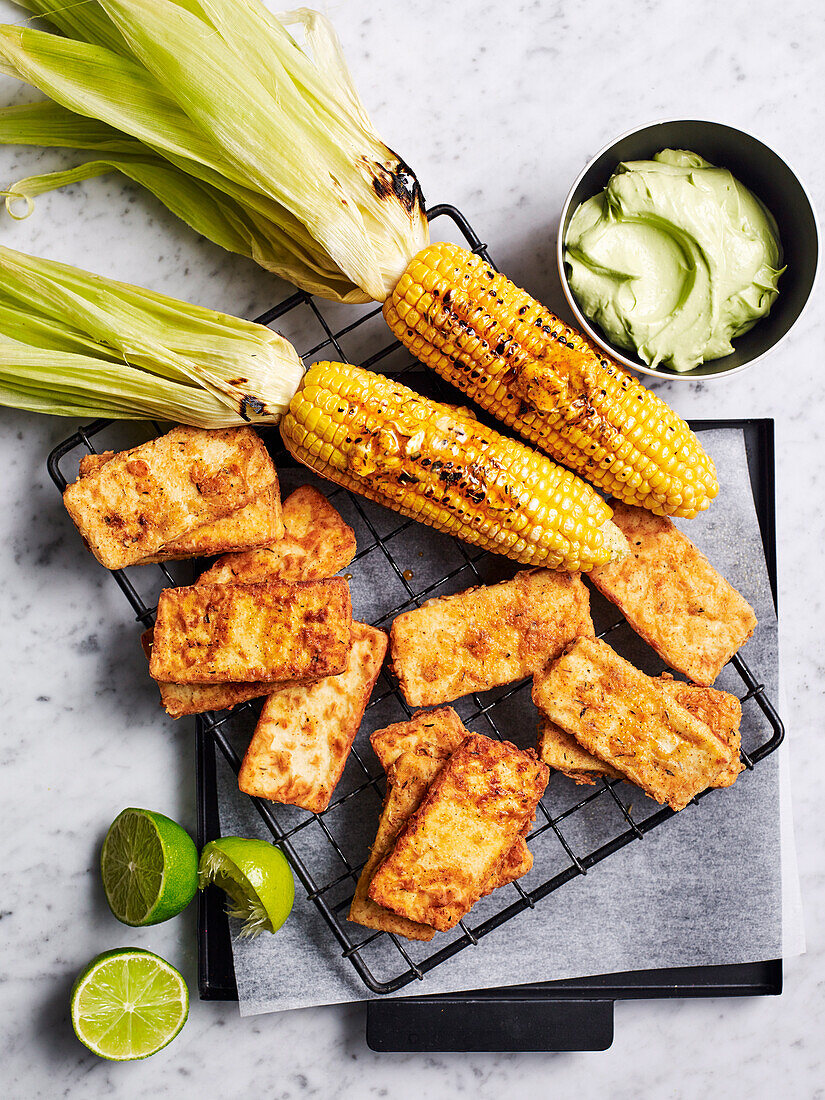 Buffalo-Style-Tofu mit Avocadocreme