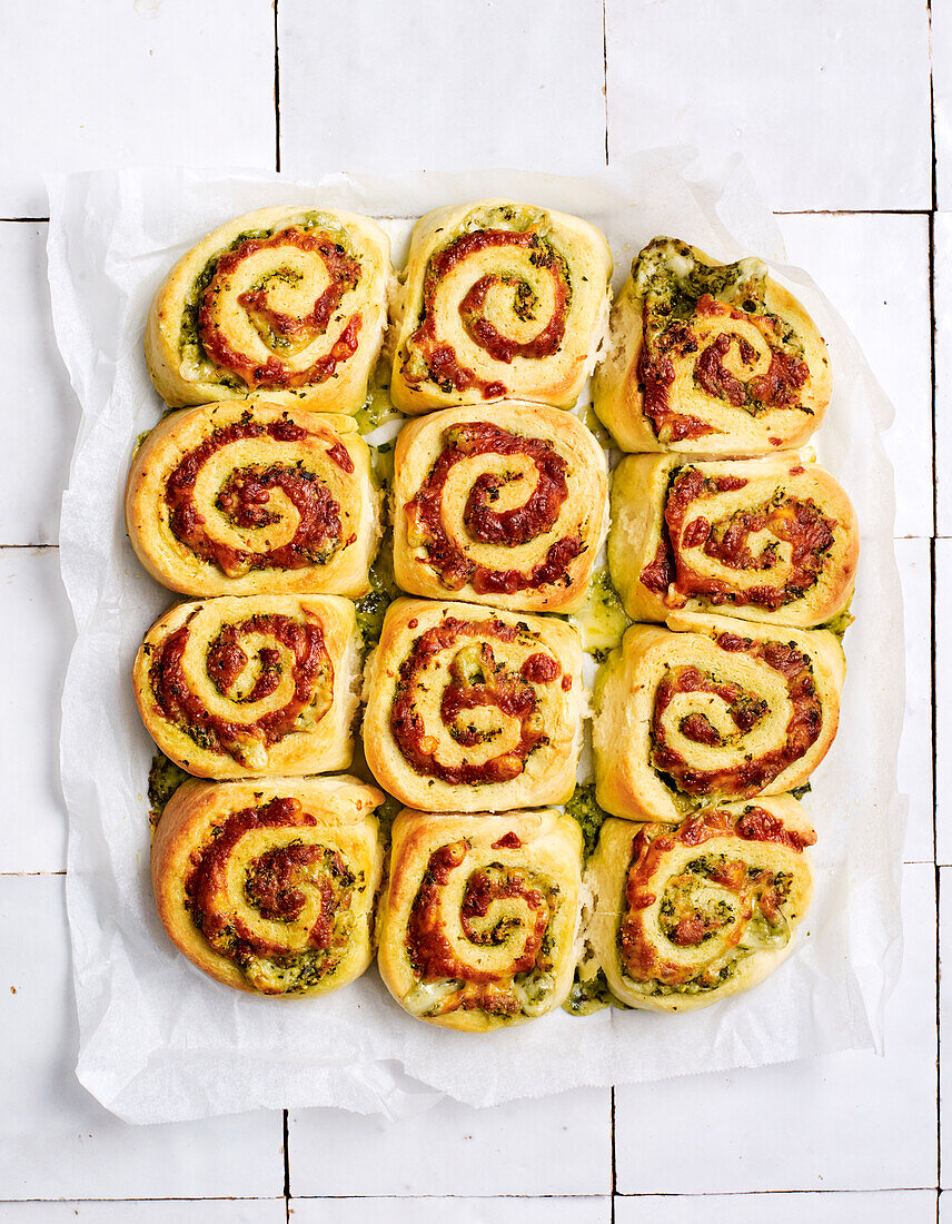 Cheesy Pesto-Rollen