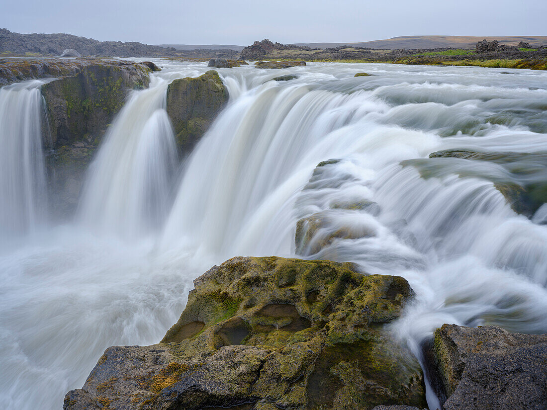Wasserfall Hrafnabjargafoss. Das Hochland in Island in der Nähe der Straße F26, der Sprengisandur 4x4-Strecke. Europa, Island