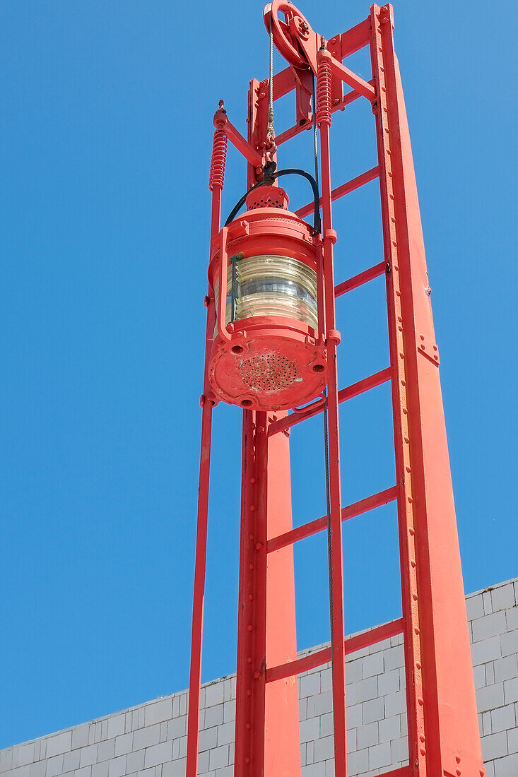 Cascais, Portugal. Leuchtturm Santa Marta in Cascais. Erbaut in den 1800er Jahren