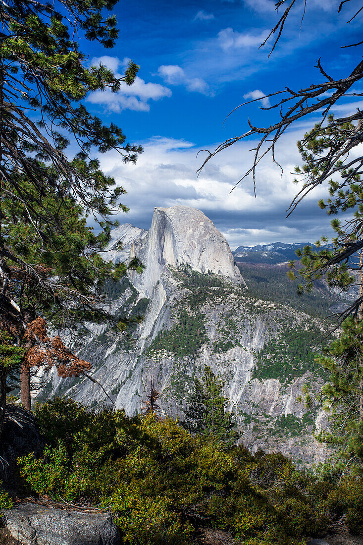Yosemite, Kalifornien, USA. Blick über das Yosemite Valley vom Glacier Point aus.