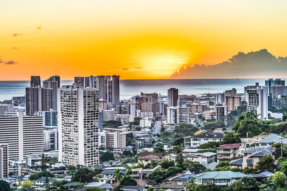 Sonnenuntergang, Honolulu, Hawaii.