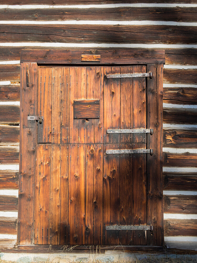 Montana, Glacier-Nationalpark. Lubec Barn (1926), Nahaufnahme der Tür