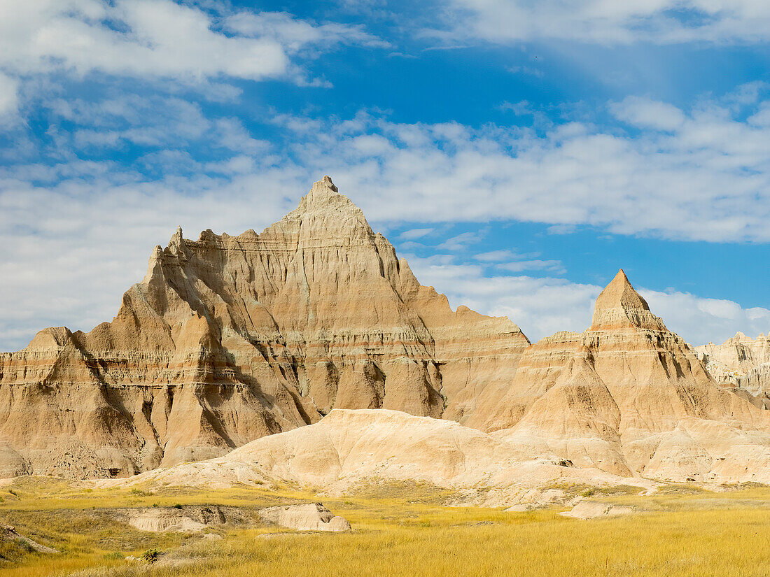 South Dakota, Badlands National Park. Mixed-grass Prairie and Badlands rock formations