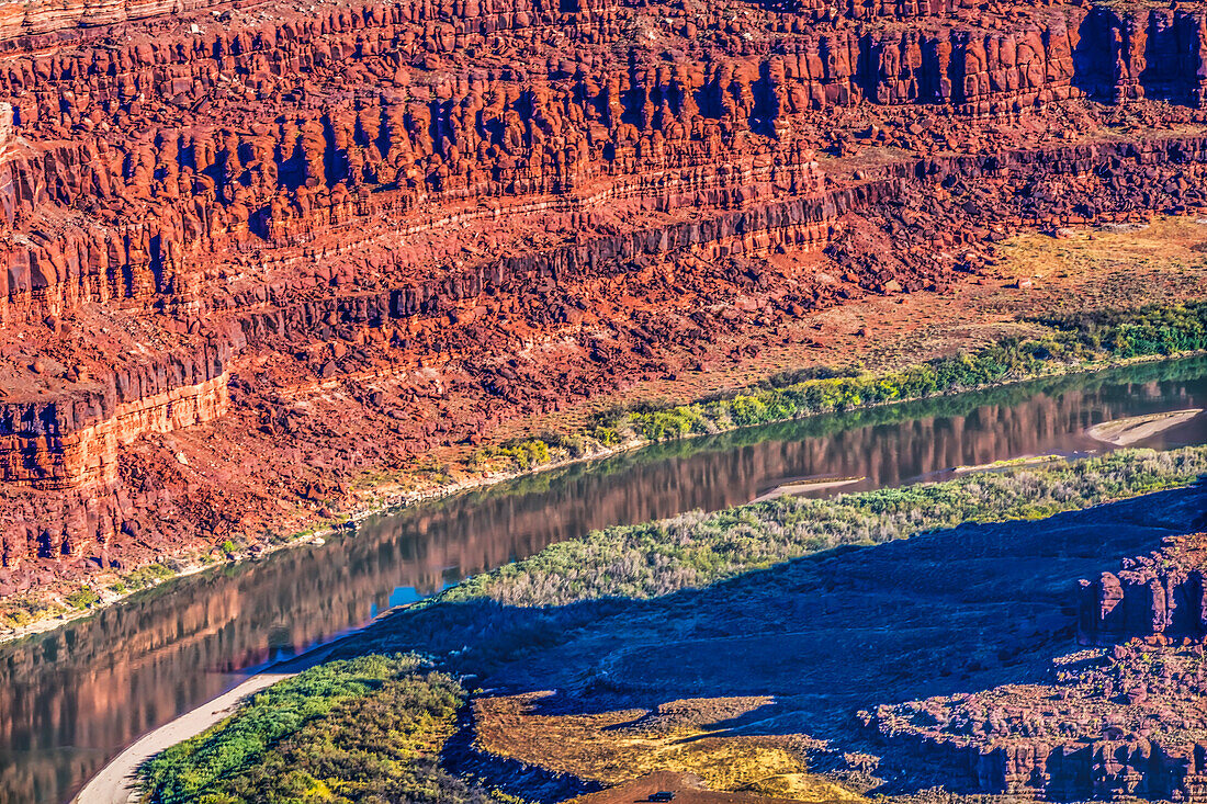 Green River, Grand View Point Overlook, Red Rock Canyons, Canyonlands National Park, Moab, Utah.