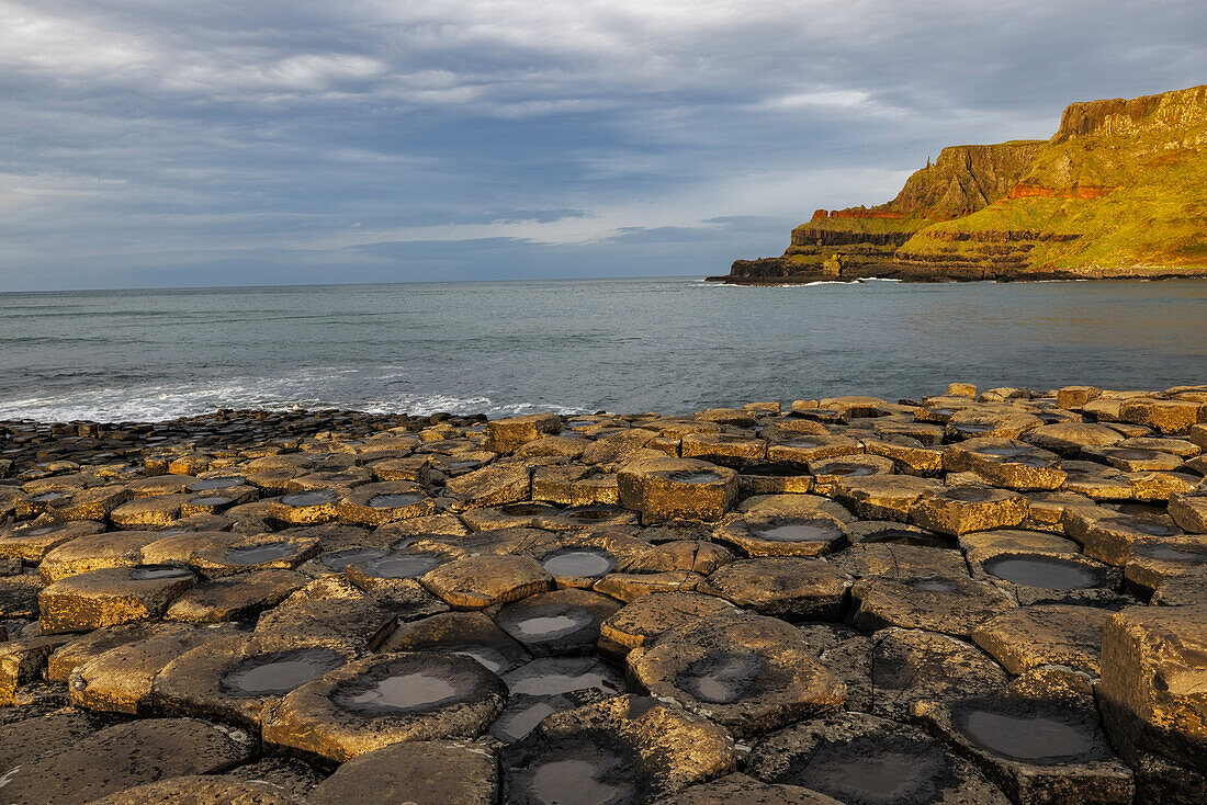 Basalt am Giant's Causeway in der Nähe der Grafschaft Antrim, Nordirland