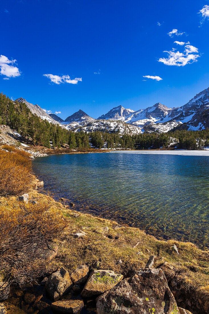 Langer See im Tal der kleinen Seen, John Muir Wilderness, Sierra Nevada Mountains, Kalifornien, USA
