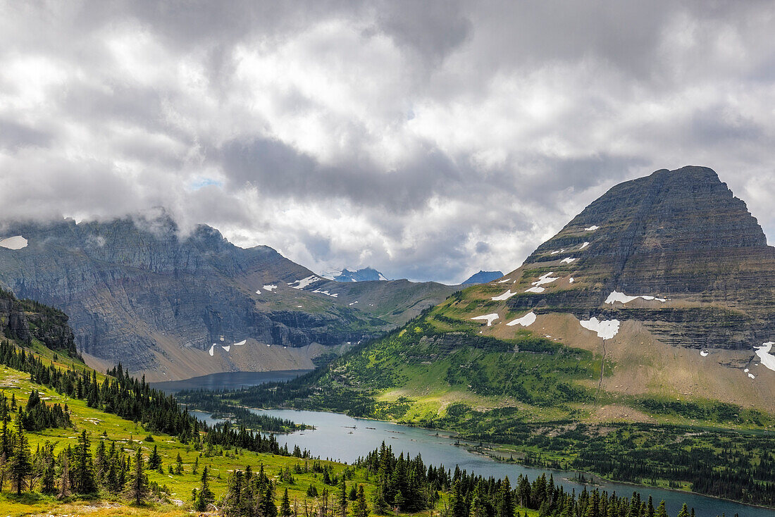 Hidden Lake and Bearhat Mountain in Glacier National Park, Montana, USA