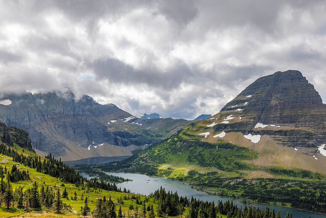 Hidden Lake und Bearhat Mountain im Glacier National Park, Montana, USA