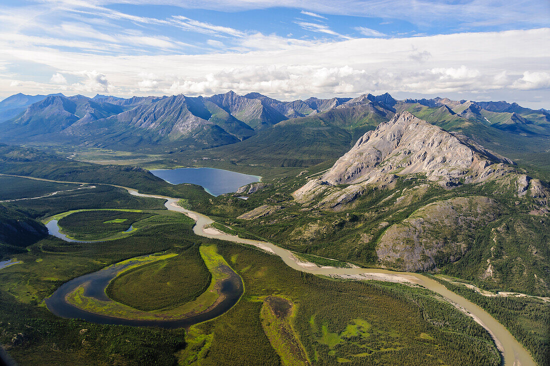 USA, Alaska, Gates of the Arctic National Park. Aerial view of the Alatna River.